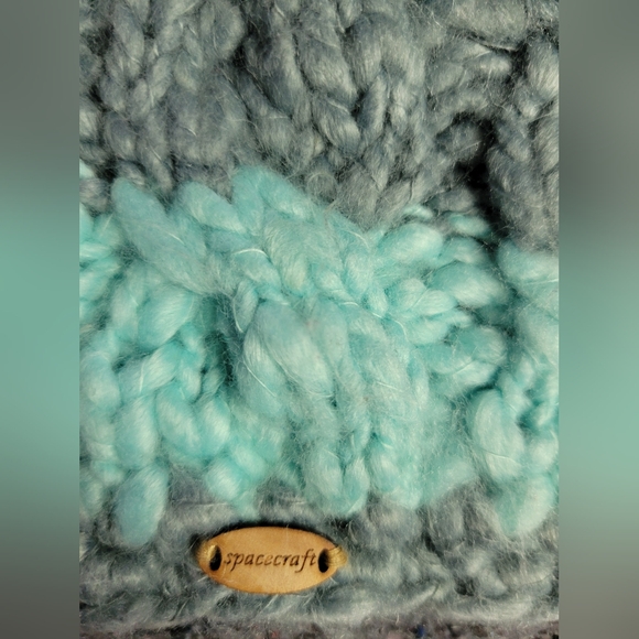 Gently used women spacecraft crotcheted winter hat like new condition - Picture 2 of 5